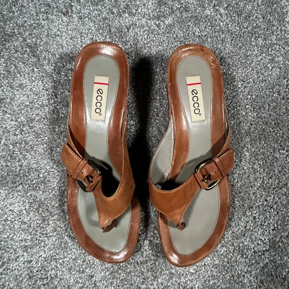 Ecco Womens Brown Leather Wedge Sandals Buckle Thong Slides Size 8 EU 39